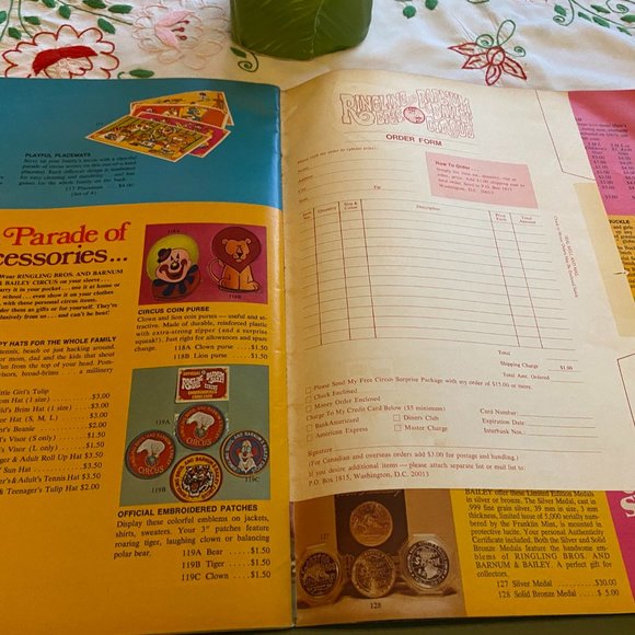 Vintage Ringling Brothers 1977 Circus Show Book - Picture 5 of 16